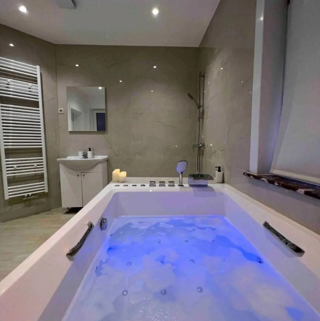Sublime Appartement Calme Cosy & Jacuzzi Brussels Belgium