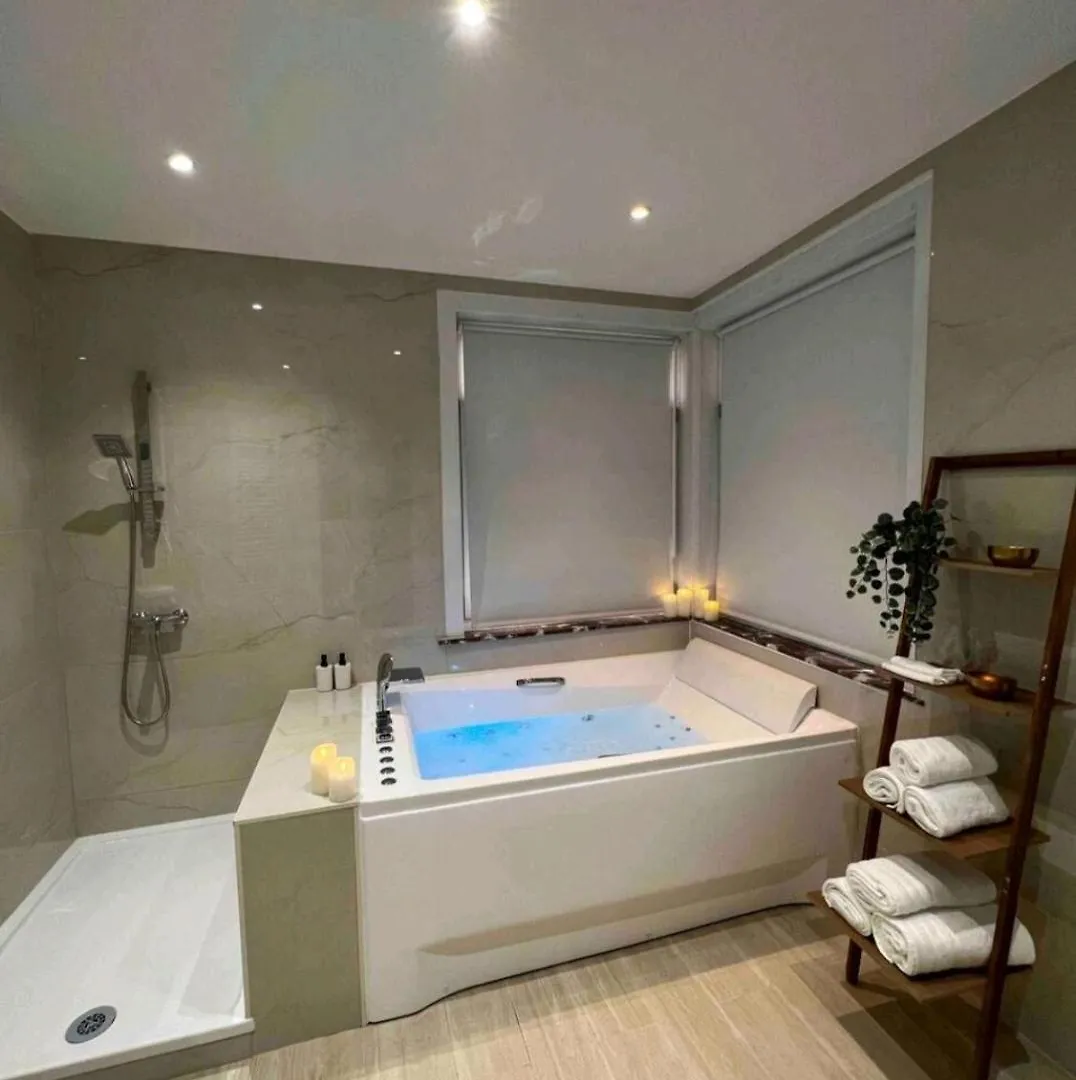 Sublime Appartement Calme Cosy & Jacuzzi Brussels Belgium